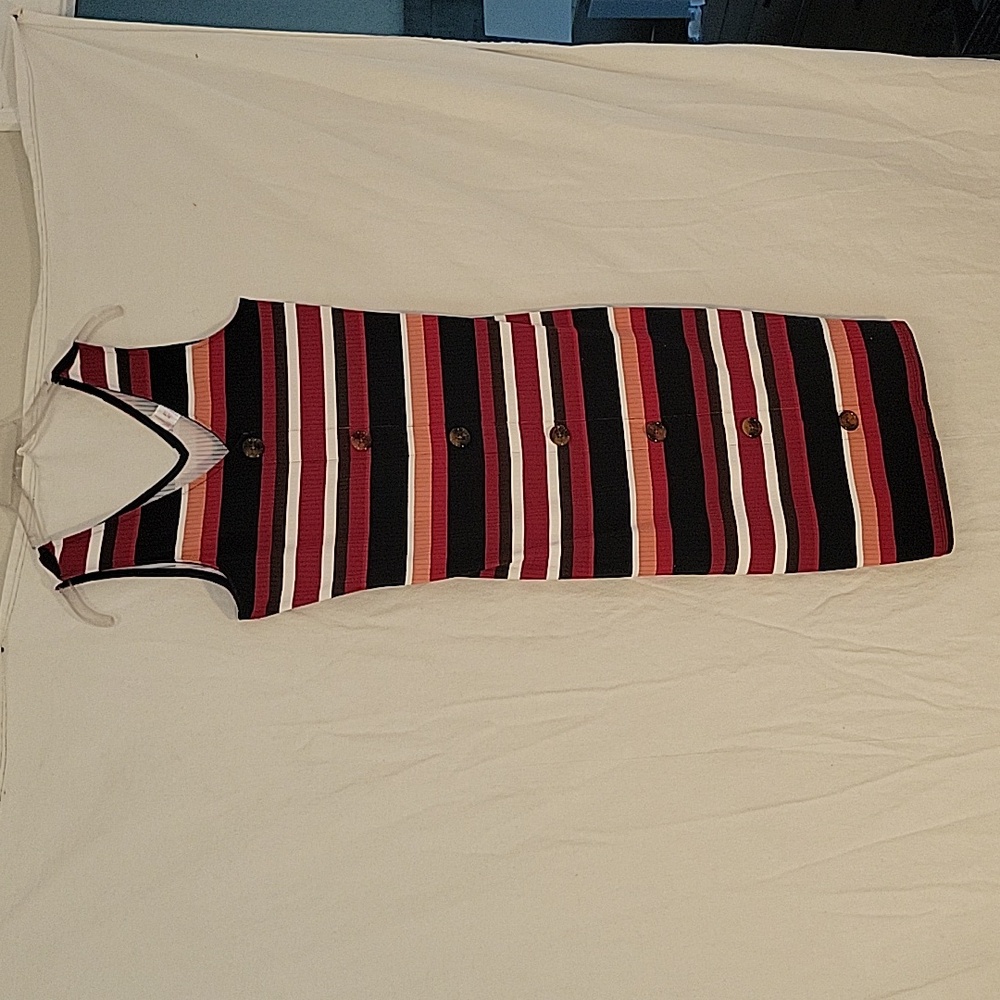 A summer stripped fitted dress.